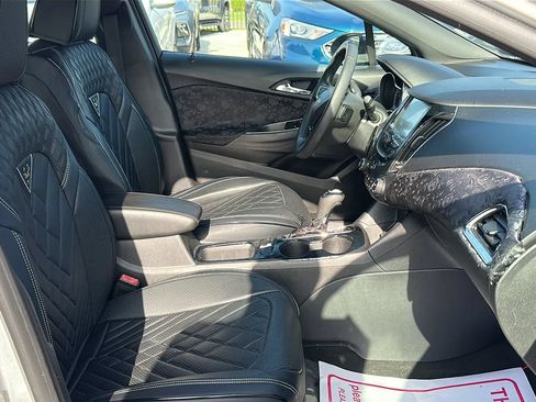 Used 2018 Chevrolet Cruze LT w/ LT Convenience Package FWD image 18