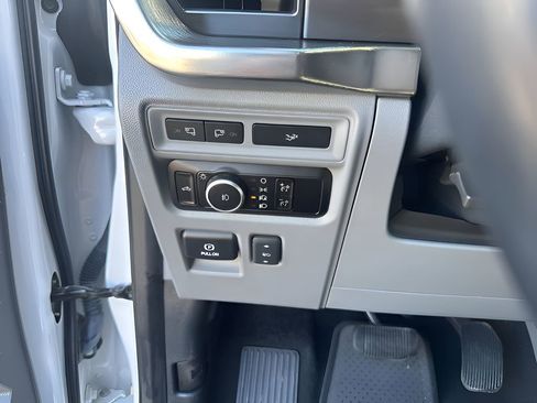 Used 2023 Ford F150 Lariat image 29