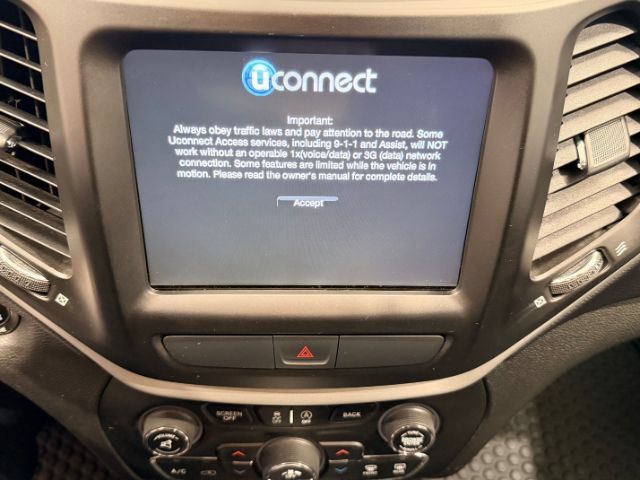 Used 2015 Jeep Cherokee Trailhawk w/ Comfort/Convenience Group AWD/4WD image 38