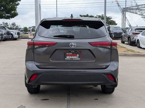 Used 2023 Toyota Highlander LE FWD image 7