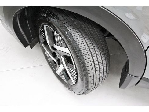 Used 2026 Nissan Kicks SV w/ SV Premium Package FWD image 7