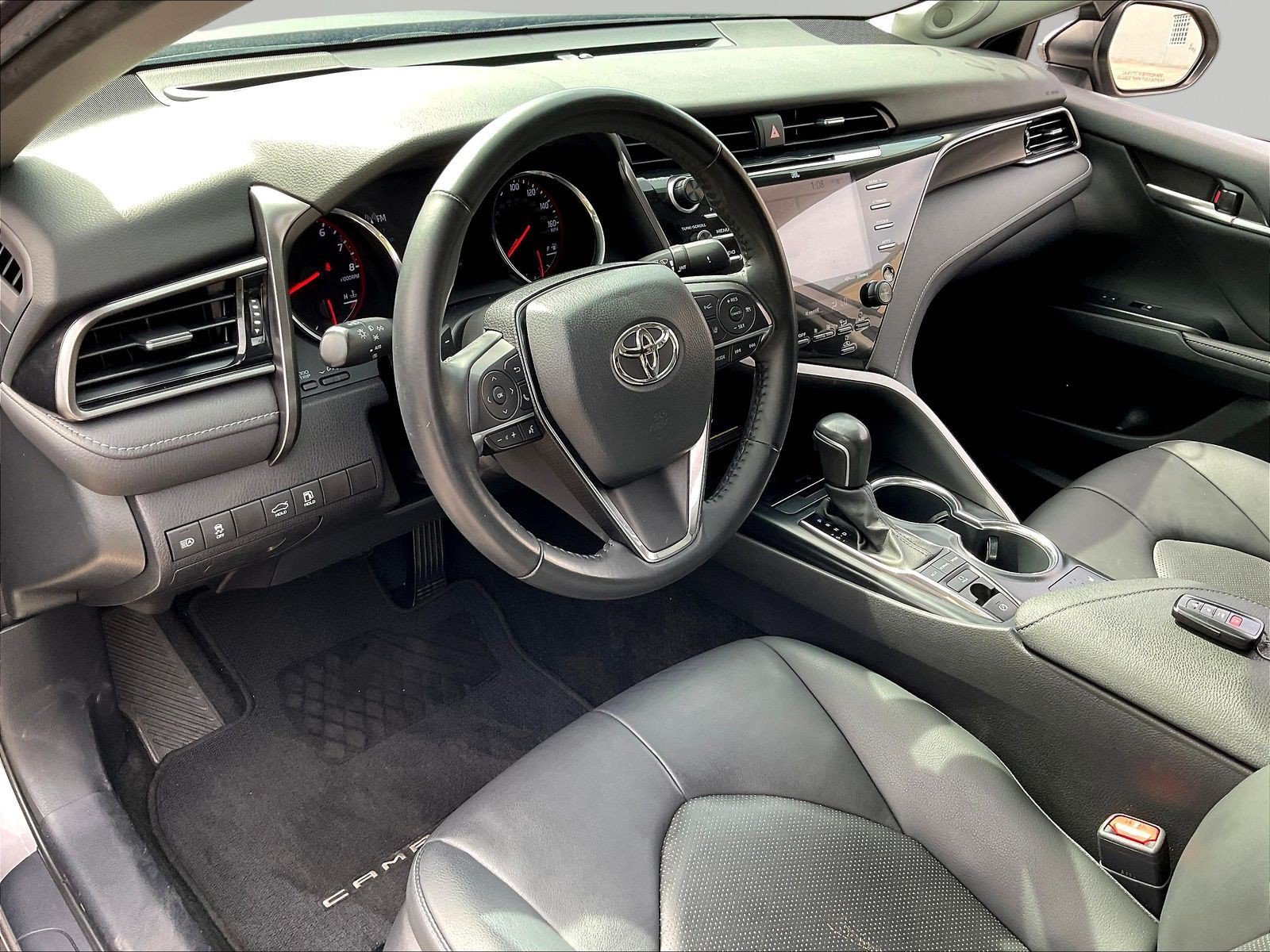 Used 2020 Toyota Camry XSE FWD image 17
