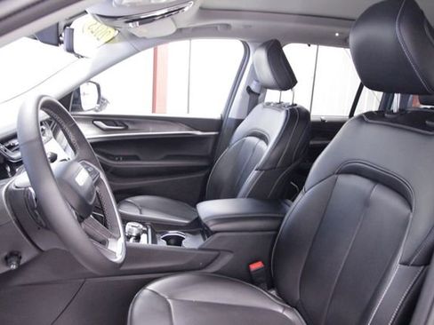 Used 2023 Jeep Grand Cherokee 30th Anniversary image 13