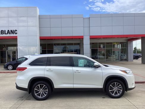 Used 2019 Toyota Highlander XLE FWD image 8