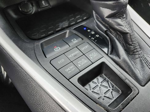 Used 2021 Toyota RAV4 XLE Premium image 32