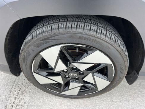 Used 2024 Hyundai Kona Limited FWD image 11
