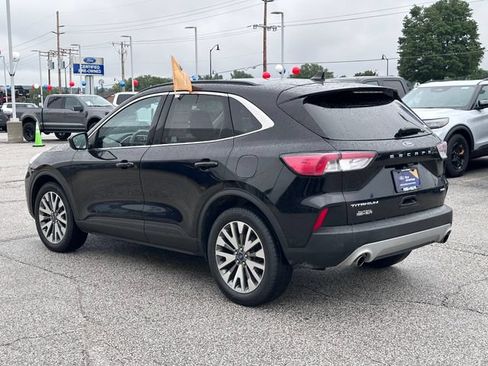 Certified 2022 Ford Escape Titanium AWD/4WD image 5