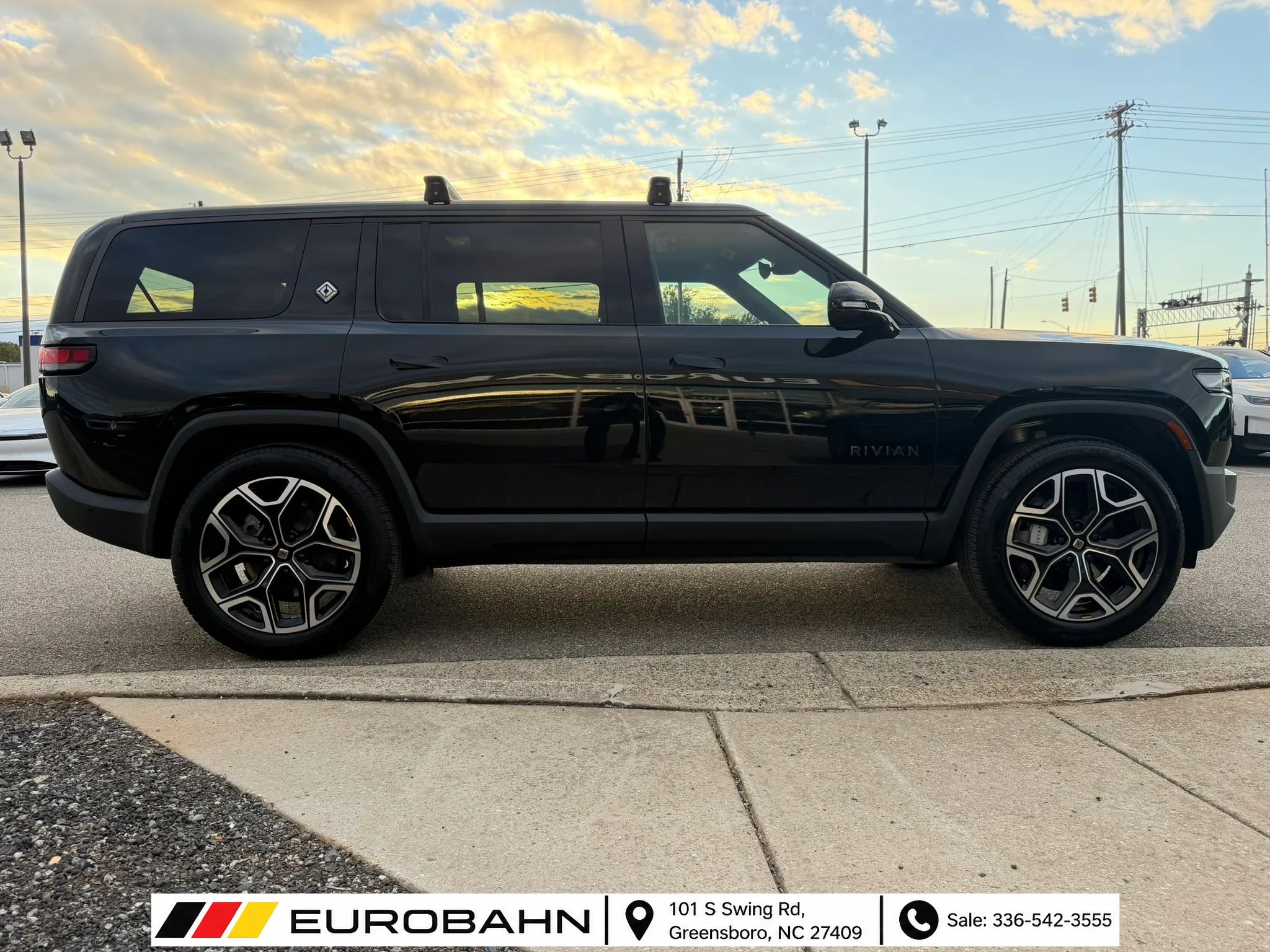 Used 2025 Rivian R1S Adventure Dual AWD/4WD image 20