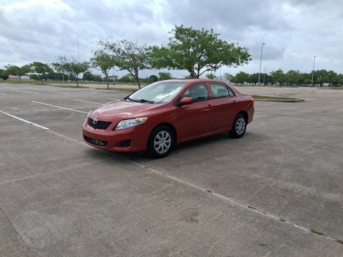 Used 2010 Toyota Corolla LE image 2