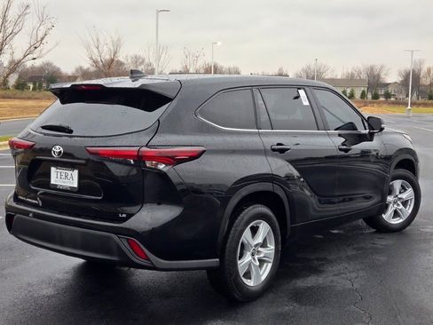 Used 2024 Toyota Highlander LE image 10