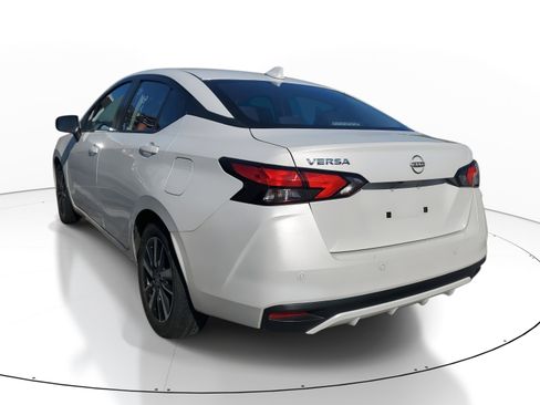 Used 2025 Nissan Versa SV image 3