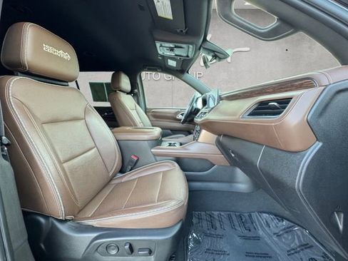 Used 2021 Chevrolet Suburban High Country RWD image 24