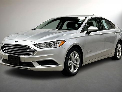 Used 2018 Ford Fusion S image 3