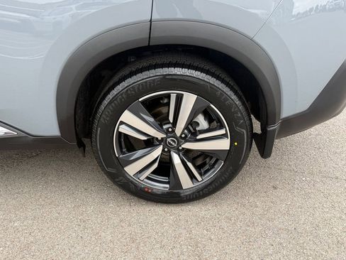 Used 2023 Nissan Rogue SL image 43