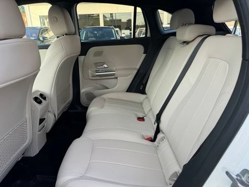 Used 2025 Mercedes-Benz GLA 250 4MATIC image 10