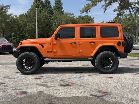 Used 2025 Jeep Wrangler Unlimited Sahara AWD/4WD image 3