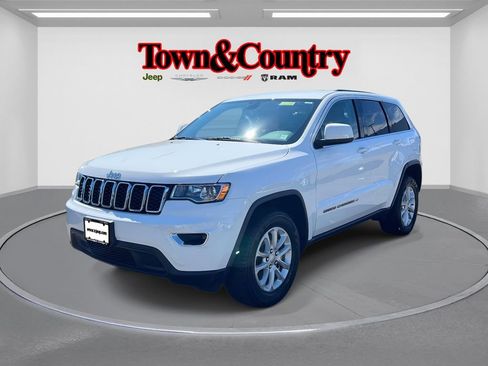 Certified 2022 Jeep Grand Cherokee Laredo E AWD/4WD image 4