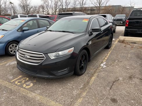 Used 2014 Ford Taurus SEL image 2