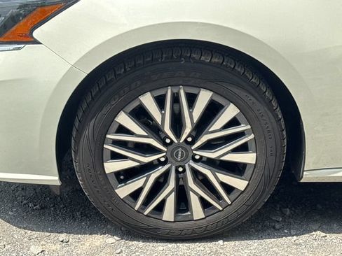 Used 2025 Nissan Altima 2.5 SV FWD image 22