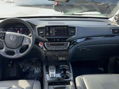 Certified 2022 Honda Pilot Touring image 12