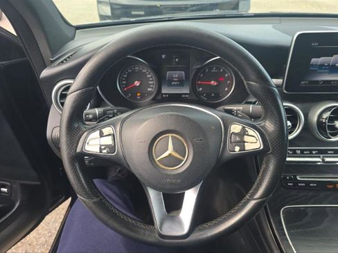 Used 2018 Mercedes-Benz GLC 300 w/ Premium Package image 4