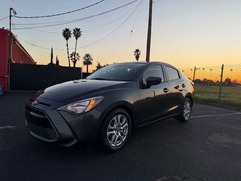 Used 2017 Toyota Yaris iA image 1