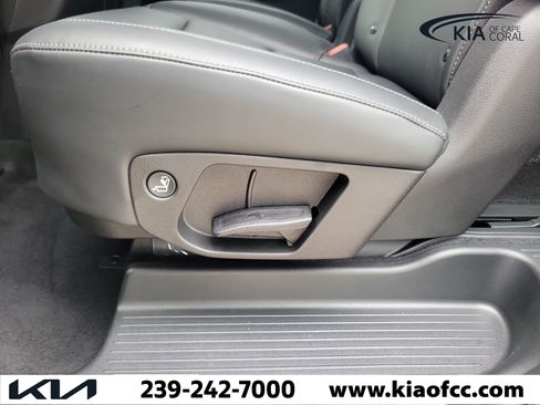 Certified 2025 Kia Telluride S FWD image 13