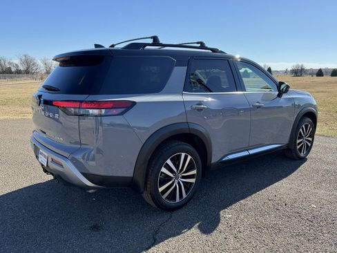 Used 2025 Nissan Pathfinder Platinum w/ Cargo Package image 6