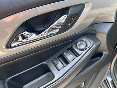 Used 2018 Chevrolet Traverse LT AWD/4WD image 17