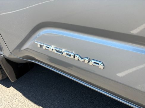 Used 2025 Toyota Tacoma SR5 AWD/4WD image 24