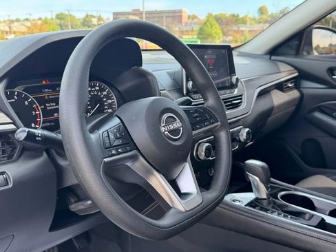 Used 2023 Nissan Altima 2.5 SV image 9