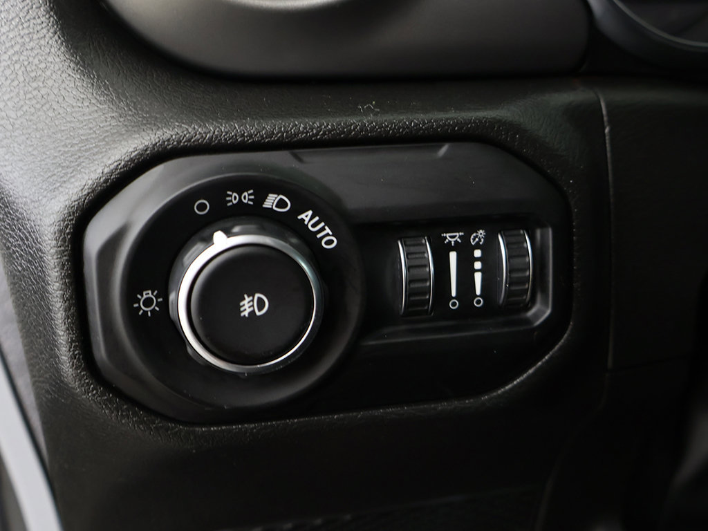 Used 2022 Jeep Wrangler Sport AWD/4WD image 30