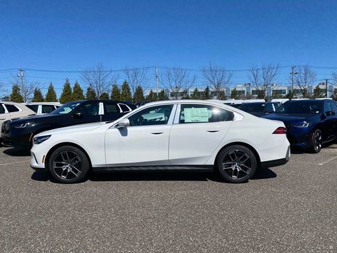 New 2026 BMW 530i xDrive w/ Premium Package AWD/4WD image 4