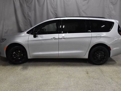 New 2026 Chrysler Pacifica Select w/ S Appearance Package AWD/4WD image 6