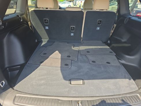 Used 2023 Jeep Grand Cherokee Limited w/ Black Appearance Package image 14