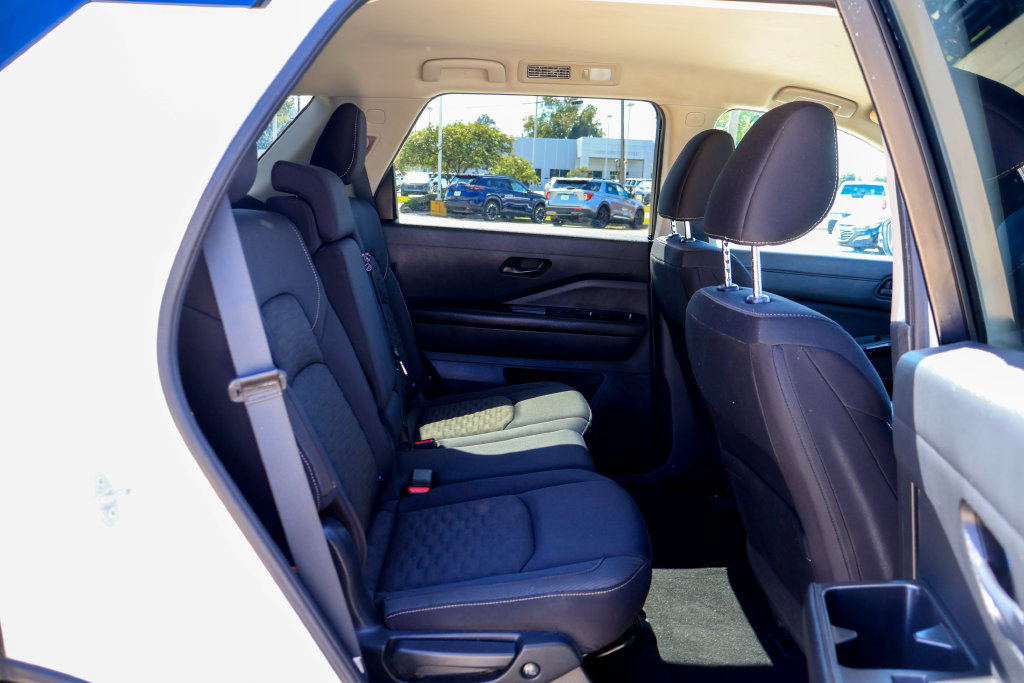 Used 2024 Nissan Pathfinder SV FWD image 10