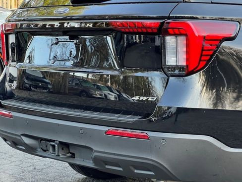 Used 2025 Ford Explorer Active image 10