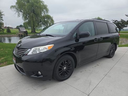 Used 2011 Toyota Sienna XLE FWD image 1