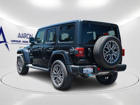 Used 2023 Jeep Wrangler Unlimited Sahara w/ Cold Weather Group AWD/4WD image 7