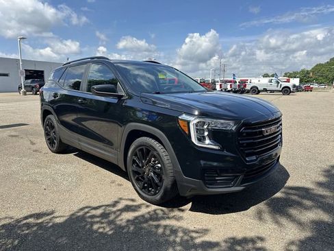 Used 2023 GMC Terrain SLE w/ Driver Convenience Package FWD image 11