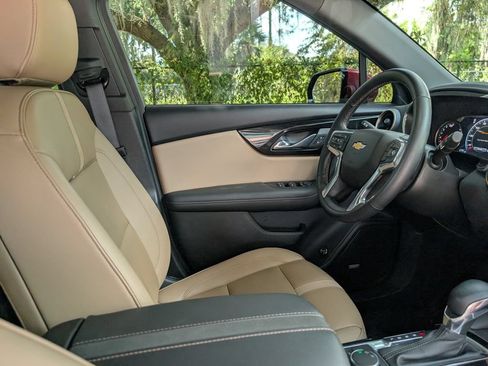 Used 2024 Chevrolet Blazer Premier w/ Enhanced Convenience Package FWD image 13