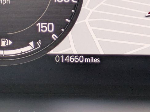 Used 2025 Land Rover Defender 110 X-Dynamic SE image 11