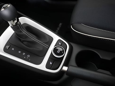 New 2025 Hyundai Venue Limited image 21