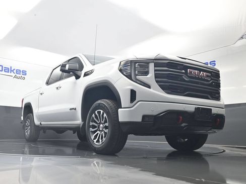Used 2022 GMC Sierra 1500 AT4 w/ AT4 Premium Package AWD/4WD image 42
