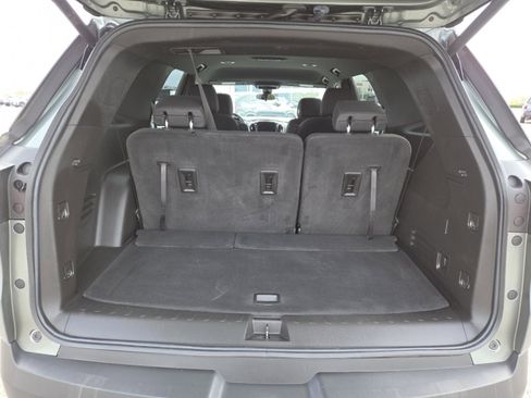 Used 2023 Chevrolet Traverse LT FWD image 19