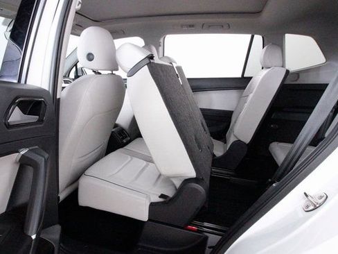 Used 2018 Volkswagen Tiguan SEL Premium image 20