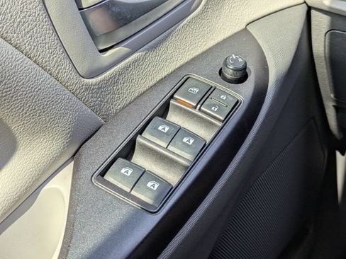 Used 2019 Toyota Sienna LE FWD image 25