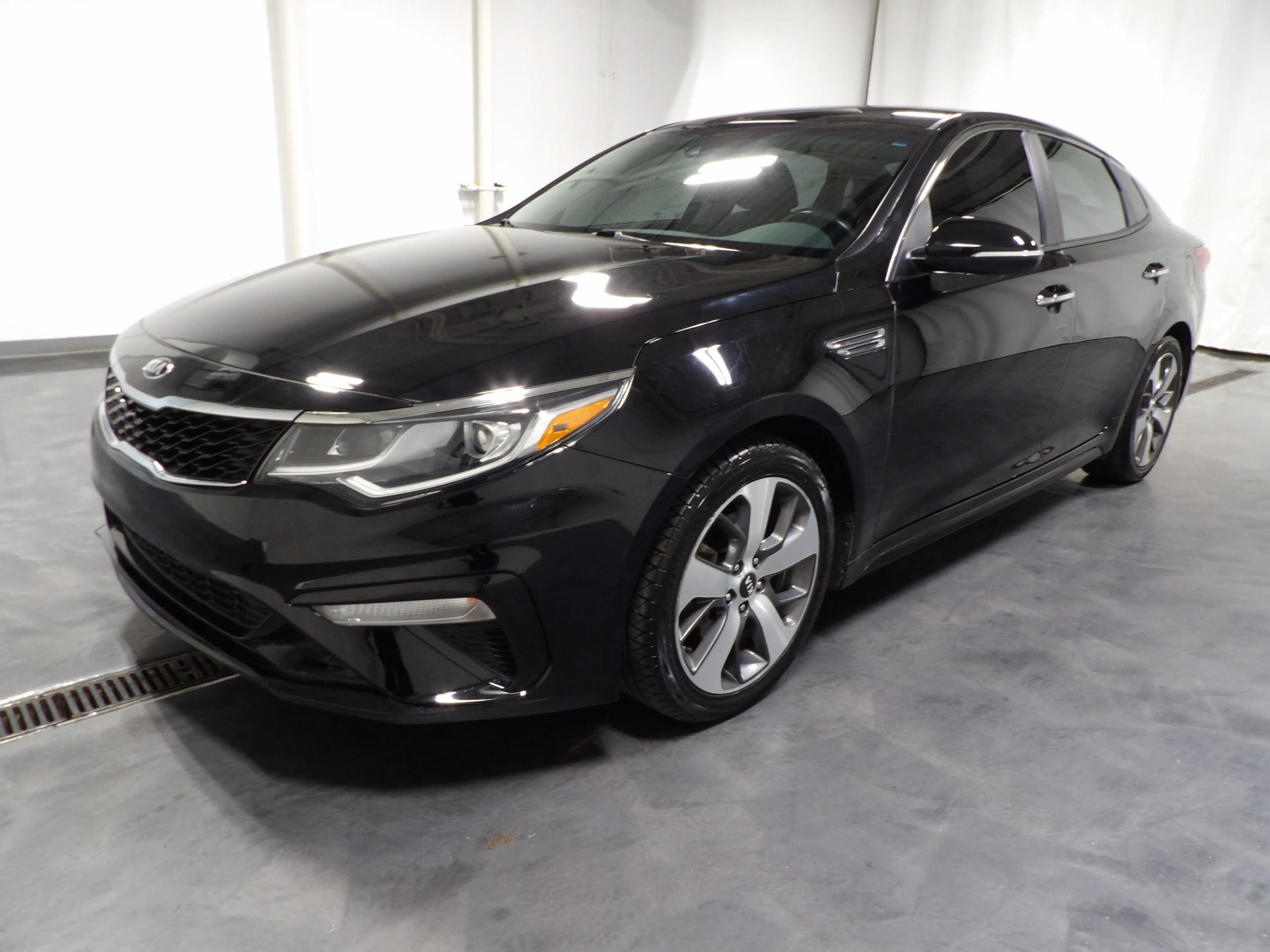 Used 2020 Kia Optima S FWD image 3