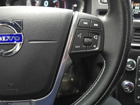 Used 2016 Volvo V60 T6 R-Design image 21