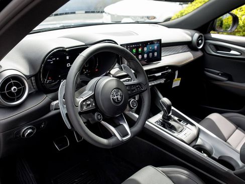 New 2025 Alfa Romeo Tonale w/ Premium Package image 29